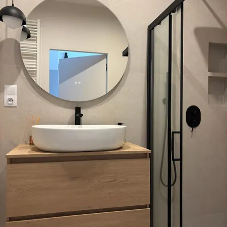 J10a Apartment *